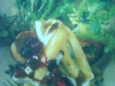 Gebackener Camembert mit Preiselbeeren