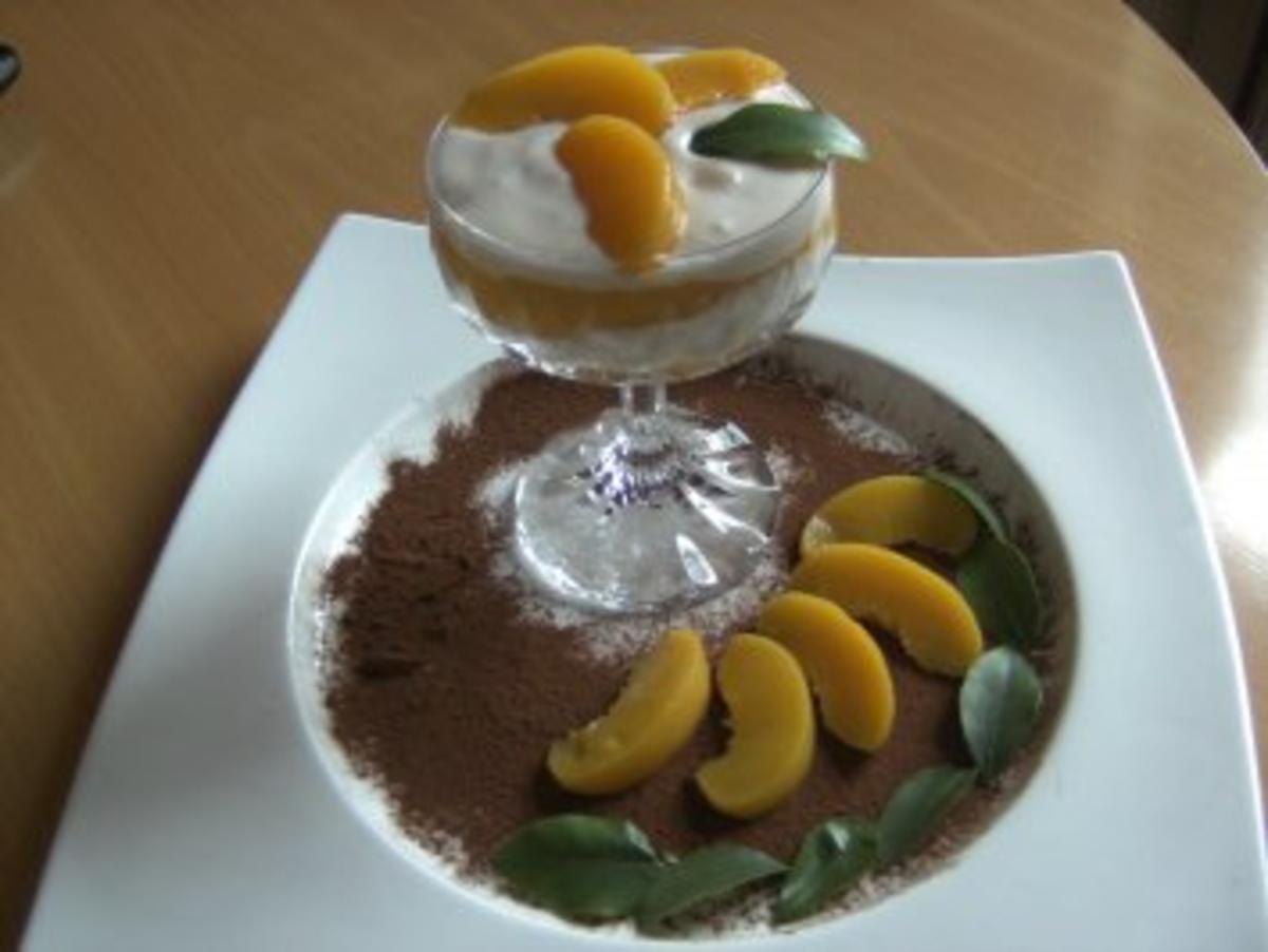 Desserts: Eistee-Creme mit Pfirsich - Rezept
