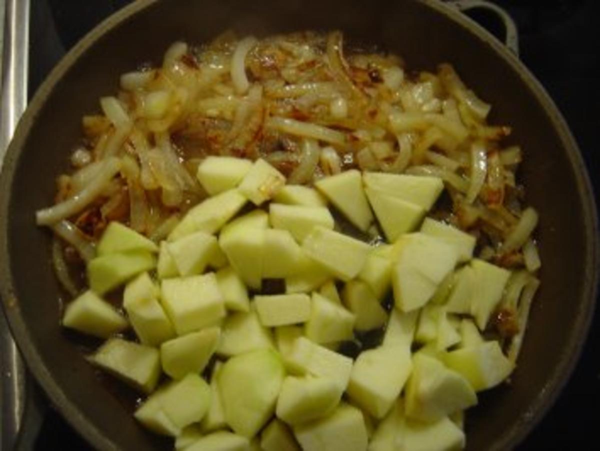 Bauern - Pfanne mit Zwiebel-Apfelmus und Kartoffelpürree - Rezept - Bild Nr. 3