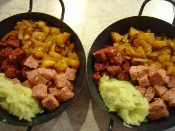 Bauern - Pfanne mit Zwiebel-Apfelmus und Kartoffelpürree - Rezept - Bild Nr. 4