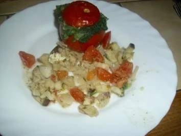 Rezept: Ofen-Tomate und Aubergine mit Spinat und Schafskäse Ofen-Tomate und Aubergine mit Spinat und Schafskäse - Rezept