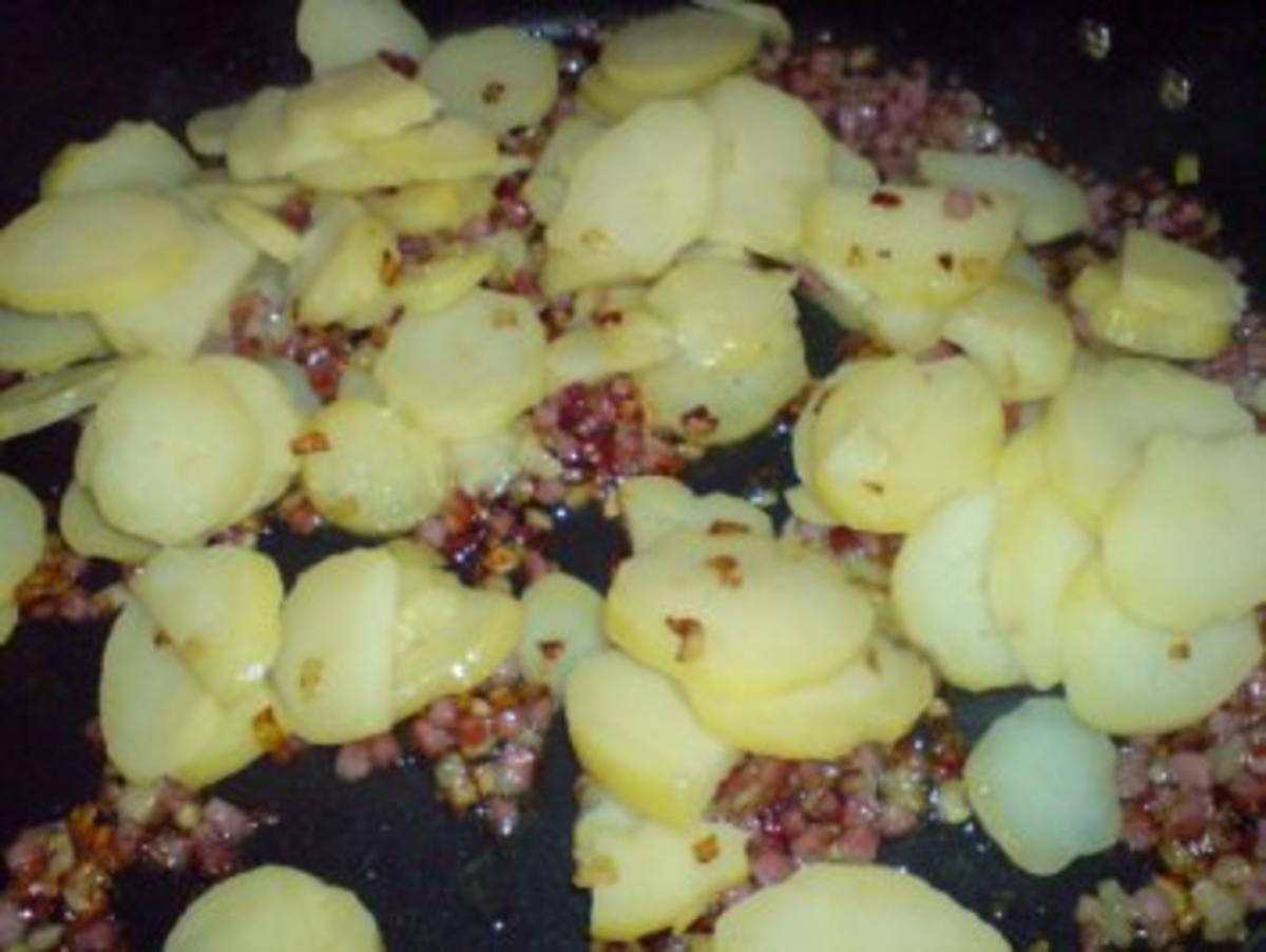 Bratkartoffeln mit Minutensteaks und Tomatensalat - Rezept - Bild Nr. 8