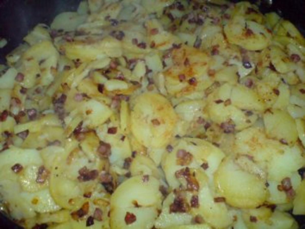 Bratkartoffeln mit Minutensteaks und Tomatensalat - Rezept - Bild Nr. 10