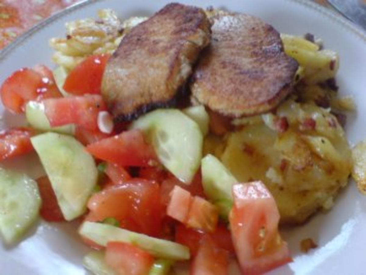 Bratkartoffeln mit Minutensteaks und Tomatensalat - Rezept - Bild Nr. 18
