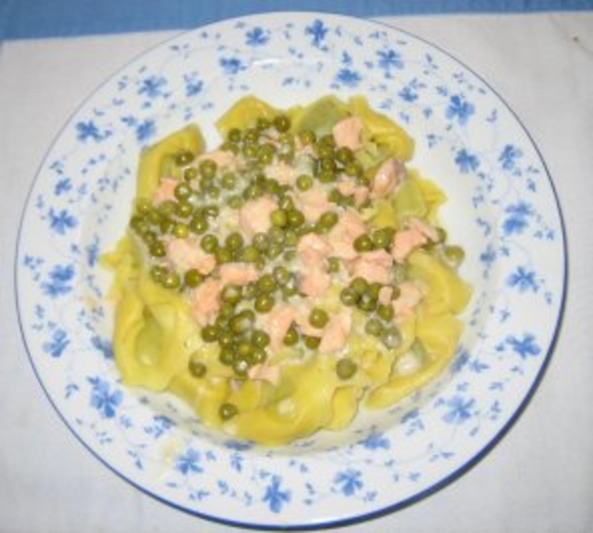 Tortellini mit Lachs - Erbsen - Sahne Soße - Rezept - kochbar.de