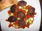 Köfte auf türkischem Joghurt - Rezept