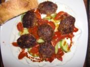 Köfte auf türkischem Joghurt - Rezept