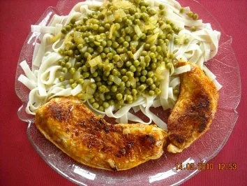 Putenschnitzel mit Erbsengemüse - Rezept