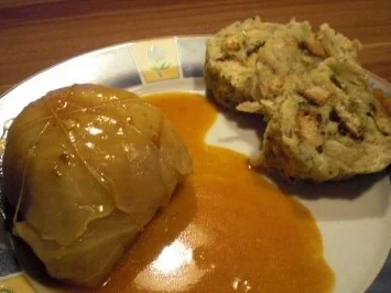 Kohlrouladen mit Serviettenknödel - Rezept