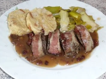 Schweinefiletkopf mit Kräutern im Lauchmantel geschmort - Rezept - Bild Nr. 6