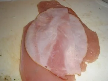 Rezept: Putenrollen mit Phantasie-Fülle Bild Nr. 4 Putenrollen mit Phantasie-Fülle - Rezept - Bild Nr. 4