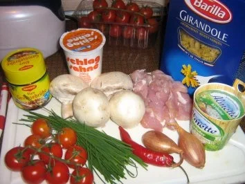 Nudelpfanne mit Champignons , Putengeschnetzeltem und Tomätchen - Rezept - Bild Nr. 2