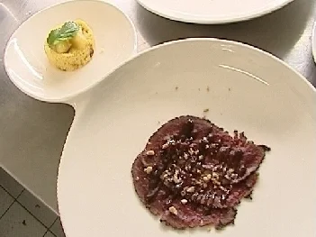 Carpaccio vom Hirsch an Pflaumensoße mit Mango-Couscous - Rezept