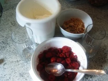 Himbeerschichtspeise mit Amaretto - Rezept - Bild Nr. 3