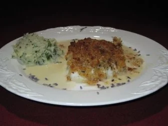 Steinbutt mit Lavendelkruste und Champagnersoße mit Pastinakenpüree - Rezept