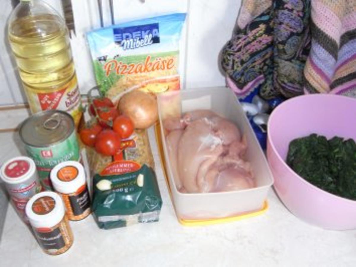 Hähnchenbrustfilet mit Blattspinat überbacken an Tomaten-Nudel-Pfanne - Rezept - Bild Nr. 2