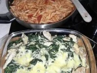 Rezept: Hähnchenbrustfilet mit Blattspinat überbacken an Tomaten-Nudel-Pfanne Bild Nr. 5 Hähnchenbrustfilet mit Blattspinat überbacken an Tomaten-Nudel-Pfanne - Rezept - Bild Nr. 5