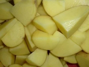 Scharfe Zigeunerwurst mit Kartoffelecken - Rezept - Bild Nr. 3