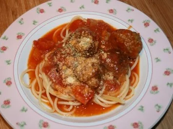Rezept: Spaghetti mit Hackbällchen Spaghetti mit Hackbällchen - Rezept