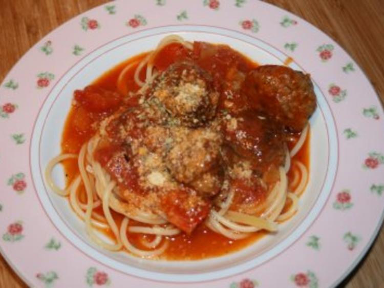 Spaghetti mit Hackbällchen Rezept mit Bild kochbar.de