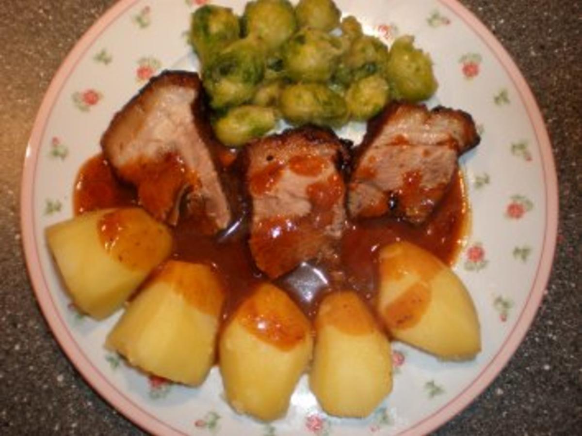 Schweinebraten mit Schweinebraten und Zwiebeln - Rezept mit Bild ...