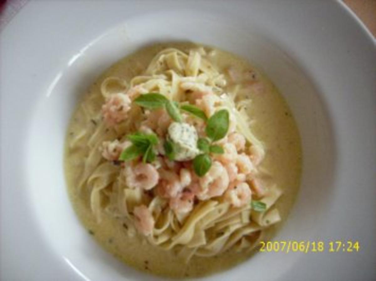 Tagliatelle mit Shrimps in Weißweinsoße - Rezept