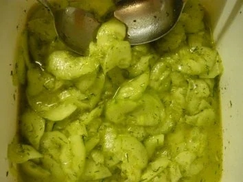 Rezept: Hausgemachter Gurkensalat Hausgemachter Gurkensalat - Rezept