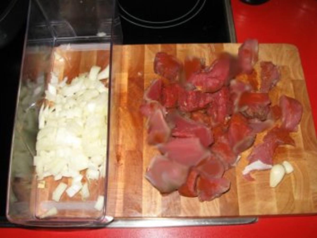 Schnelles Gulasch vom Schweinefilet mit Champignons - schnell &amp; einfach ...