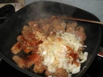 schnelles Gulasch vom Schweinefilet mit Champignons - Rezept - Bild Nr. 4