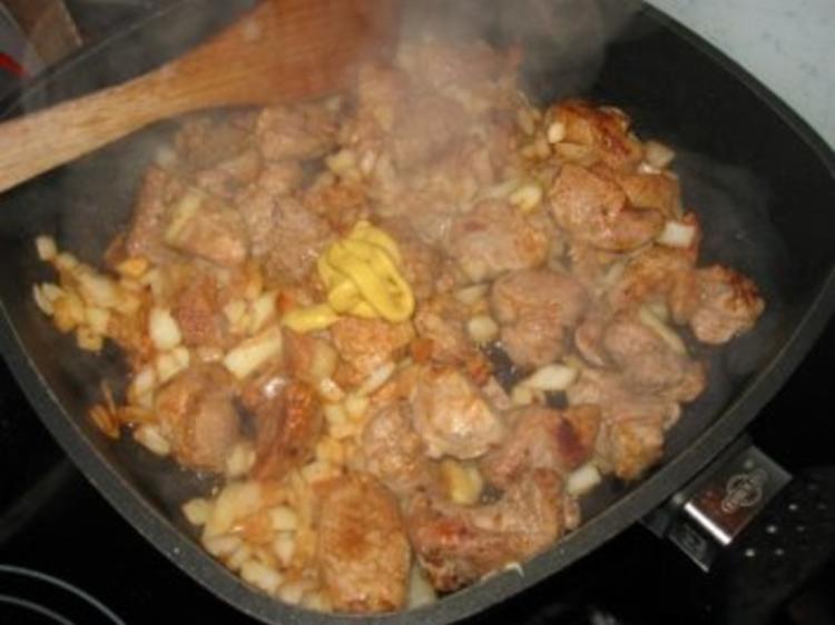 schnelles Gulasch vom Schweinefilet mit Champignons - Rezept - kochbar.de