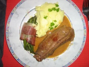 Rinderroulade klassisch mit Prinzeßbohnenpäckchen und  Püree - Rezept