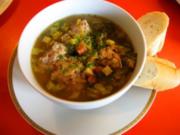 Lebernocken in herzhafter klarer Suppe mit Gemüsewürfel - Rezept