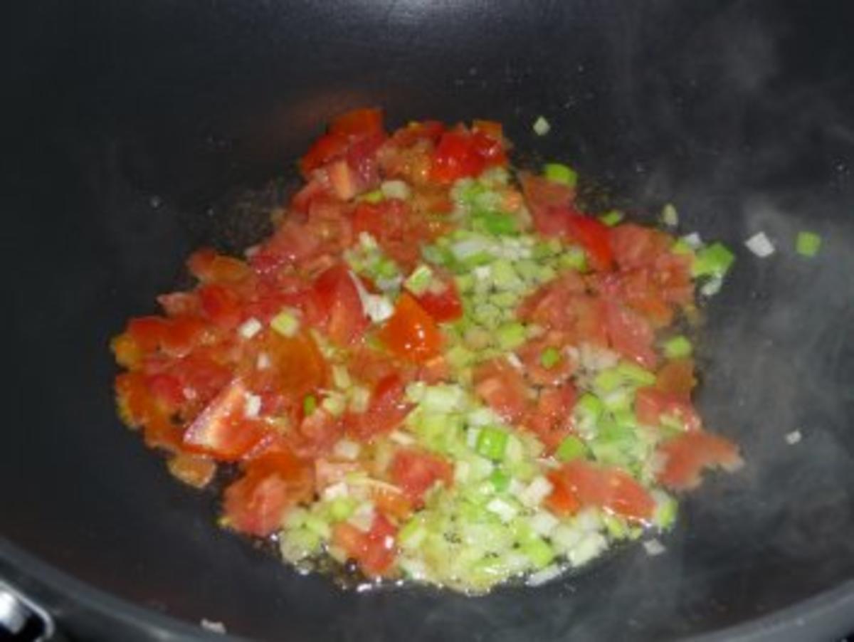 Pangasiusfilet in Tomaten-Kräutersauce auf Reisbett - Rezept - Bild Nr. 5