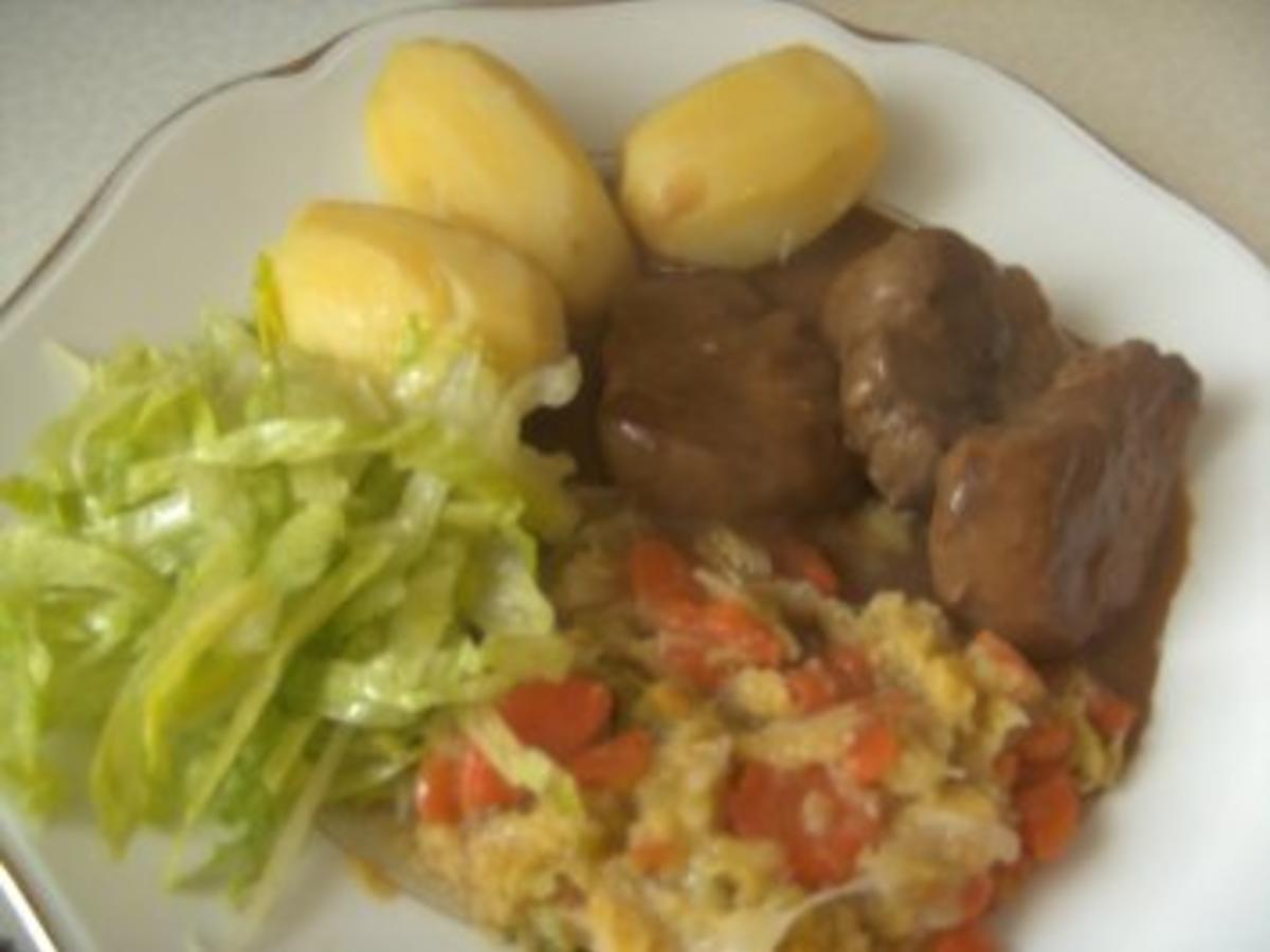 Schweinefilet in Rotweinsoße Wirsing -Rahm- Gemüse und - Rezept ...