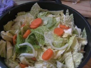 Rezept: Schweinefilet in Rotweinsoße Wirsing -Rahm- Gemüse und Bild Nr. 5 Schweinefilet in Rotweinsoße Wirsing -Rahm- Gemüse und - Rezept - Bild Nr. 5