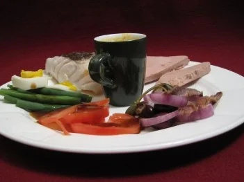 Gänseleberpastete, Salade Nicoise mit Fischfilet und Champagnersüppchen - Rezept