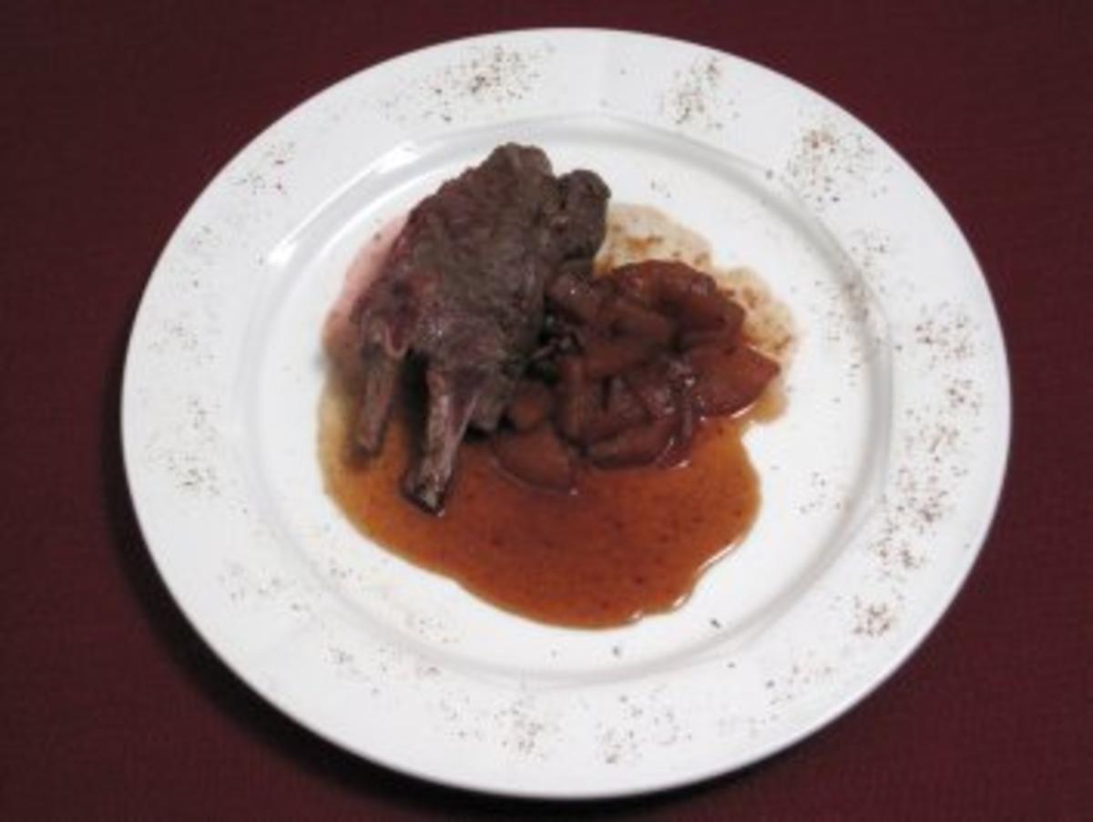 Bilder für Hirschkalbsfilet mit Rotwein-Birnen-Chutney - Rezept