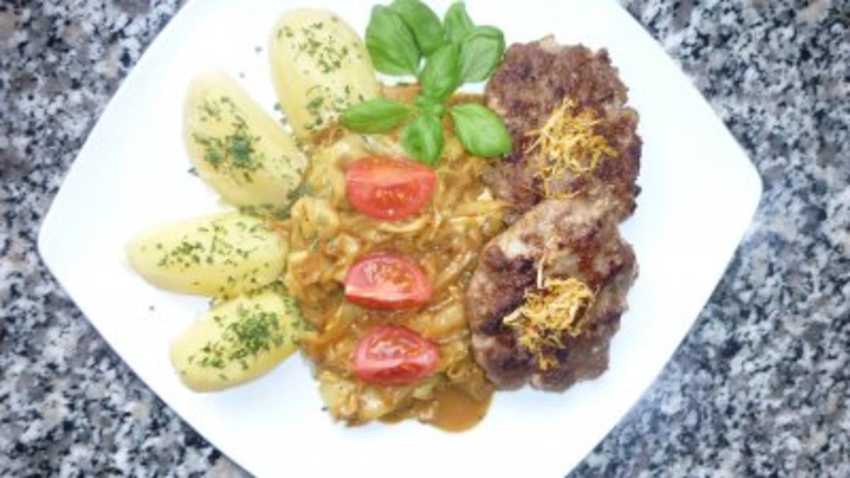 Frikadellen mit Spitzkohl in Curry-Honigrahm und Salzkartoffeln - Rezept