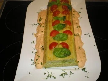 Makkaroni Kuchen an Tomatenschaum - Rezept