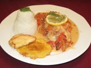 Rezept: Zackenbarschfilet auf Kokosnusssoรe mit Reis, Bananen und Yucca Zackenbarschfilet auf Kokosnusssoรe mit Reis, Bananen und Yucca - Rezept