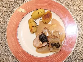 Rezept: Gefülltes Schweinefilet mit Pflaumen und Mandeln Bild Nr. 9 Gefülltes Schweinefilet mit Pflaumen und Mandeln - Rezept - Bild Nr. 9