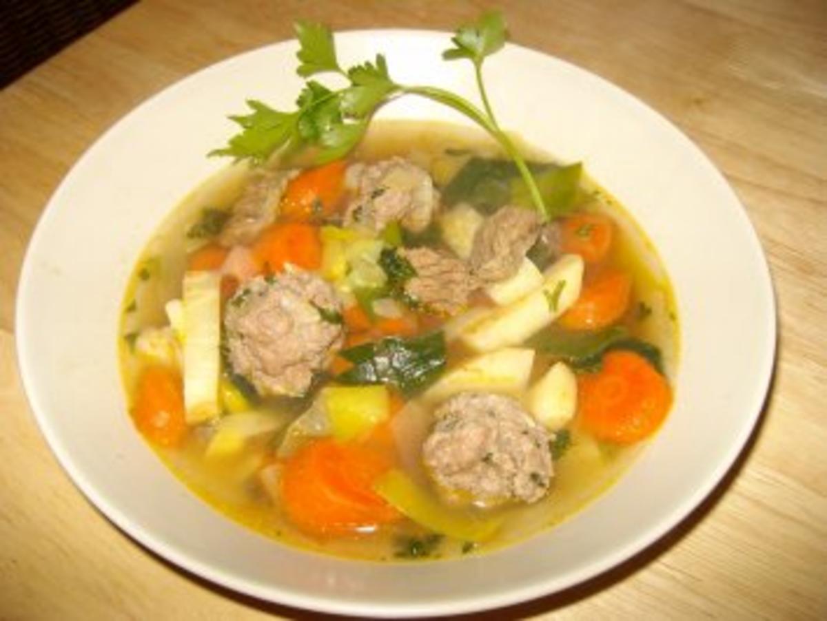 Gemüsesuppe mit Rindfleisch & Hackbällchen - Rezept