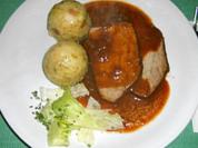 Schweinebraten mit viel Zwiebeln - Rezept