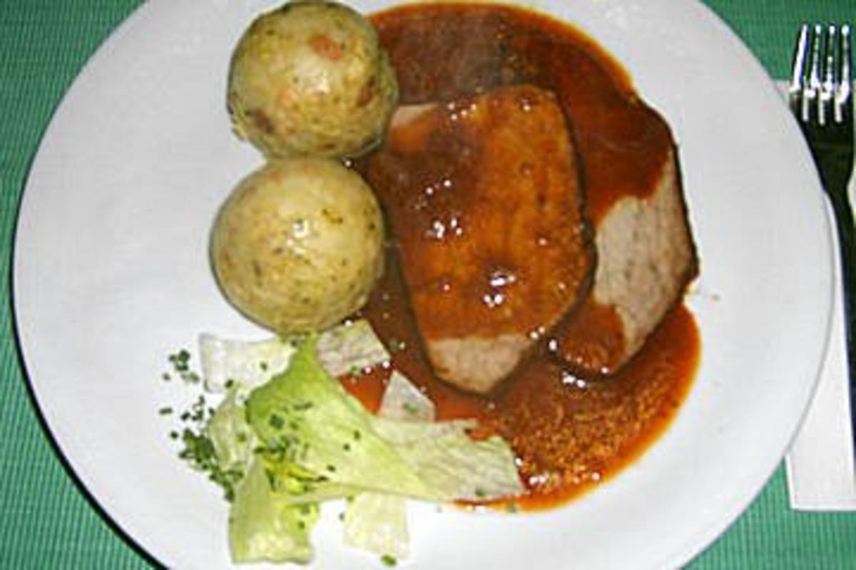 Bilder für Schweinebraten mit viel Zwiebeln - Rezept