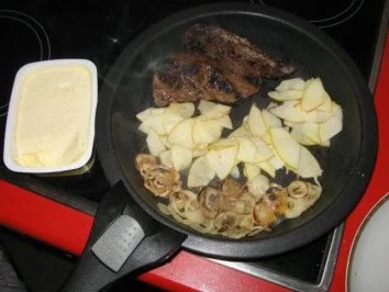 Gebratene Leber mit Apfel und Zwiebel auf Brot .... - Rezept - Bild Nr. 8