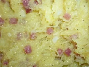 Parmesan-Panchetta-Reibekuchen an Spitzkohl-Kumquats-Salat - Rezept - Bild Nr. 3