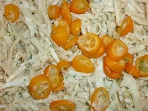 Parmesan-Panchetta-Reibekuchen an Spitzkohl-Kumquats-Salat - Rezept - Bild Nr. 4