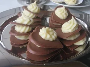 Rezept: Champagner -Schoko-Thymian-Türmchen Bild Nr. 3 Champagner -Schoko-Thymian-Türmchen - Rezept - Bild Nr. 3