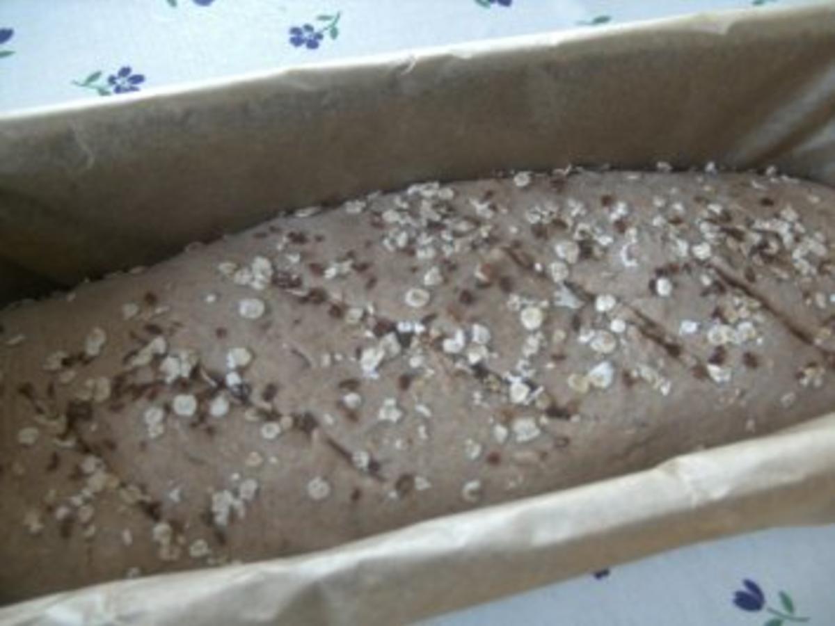 Dinkel Vollkorn Brot mit Leisamen Eigenkreation - schnell &amp; einfach ...