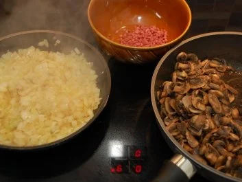Champignons-Zwiebel-gedünstet mit Steaks - Rezept - Bild Nr. 2